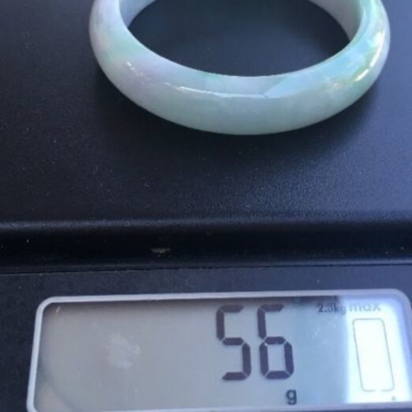 VINTAGE 14mm WIDE CELADON GREEN JADE JADEITE GEMSTONE CARVED 6" BANGLE BRACELET - Picture 7 of 7